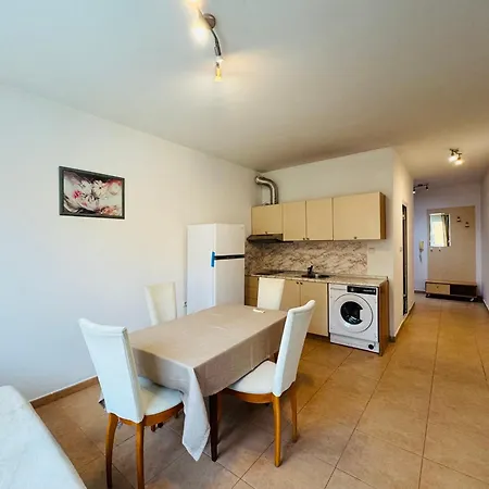Sunny Hоuse 104 One Bedroom *