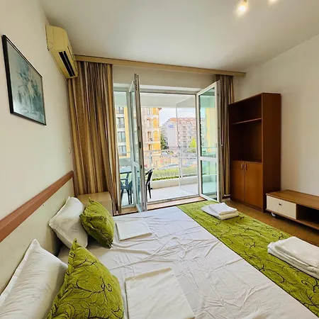 Apartman Sunny Hоuse 104 One Bedroom Napospart