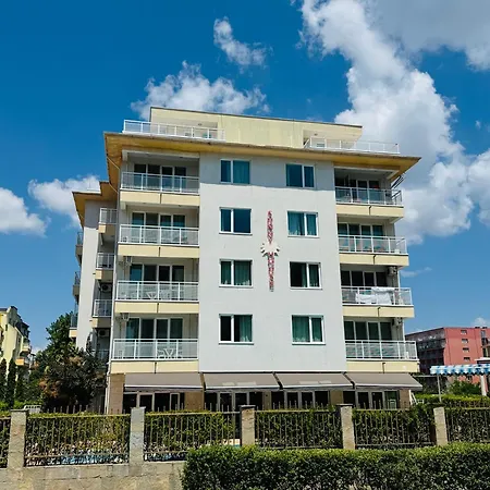 Sunny Hоuse 104 One Bedroom Apartman